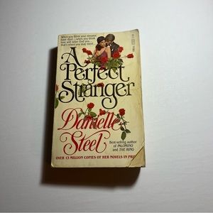 Danielle Steel A Perfect Stranger Book‎